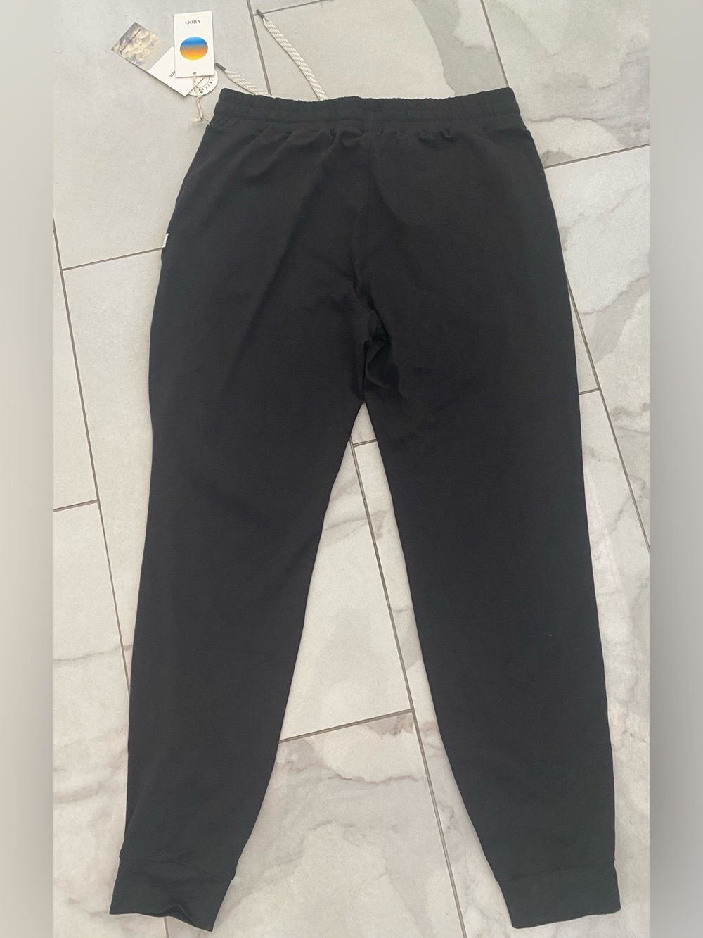 Vuori NWT Heather Black Performance Drawstring Joggers Long Size M Relaxed - Picture 7 of 10